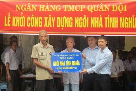 Tặng nhà tình nghĩa cho thương binh Tặng nhà tình nghĩa cho thương binh