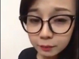 Hotgirl 'dìm hàng' bà Tưng Hotgirl 'dìm hàng' bà Tưng