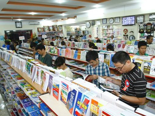 “Mưa quà tặng” chào năm học mới - mừng nhà sách mới “Mưa quà tặng” chào năm học mới - mừng nhà sách mới