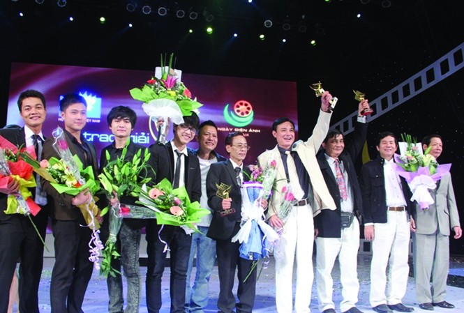 Cánh diều 2011 thiếu thuyết phục Đoàn làm phim Mùi cỏ cháy