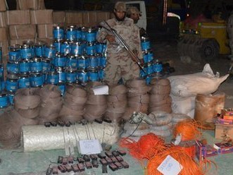 Pakistan: Tịch thu 100 tấn nguyên liệu chế tạo bom âm mưu khủng bố Pakistan: Tịch thu 100 tấn nguyên liệu chế tạo bom âm mưu khủng bố