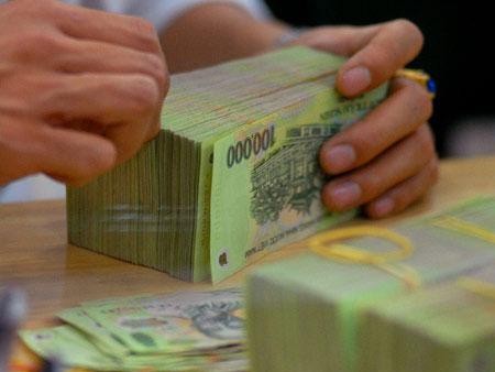 Thảm cảnh nợ lương: DN cùng đường, 'cắt cơm' nhân viên Thảm cảnh nợ lương: DN cùng đường, 'cắt cơm' nhân viên