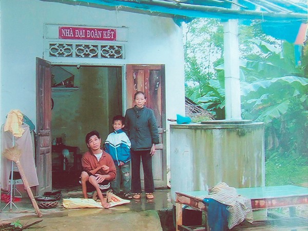 Mất con, chăm sóc em tật nguyền Mất con, chăm sóc em tật nguyền