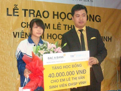 Sinh viên nghèo được nhận học bổng 40 triệu đồng Sinh viên nghèo được nhận học bổng 40 triệu đồng