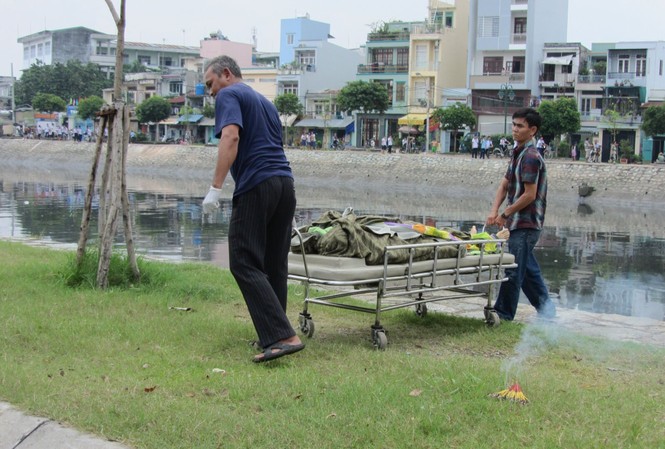 Phát hiện thi thể trên kênh Tàu Hũ Phát hiện thi thể trên kênh Tàu Hũ