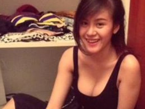 Cận cảnh khuôn mặt khác lạ của Bà Tưng Cận cảnh khuôn mặt khác lạ của Bà Tưng