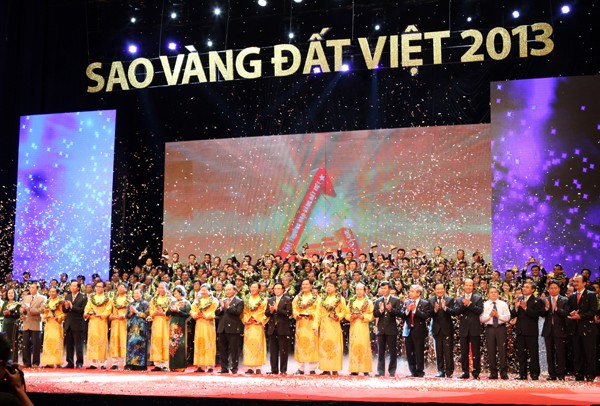 Giao lưu trực tuyến ‘10 năm giải thưởng Sao Vàng đất Việt’ Giao lưu trực tuyến ‘10 năm giải thưởng Sao Vàng đất Việt’