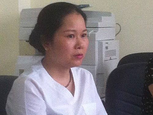 Buộc thôi việc y tá ăn bớt vắc xin Bà Hoa bị buộc thôi việc vì ăn bớt vắc xin tiêm cho trẻ