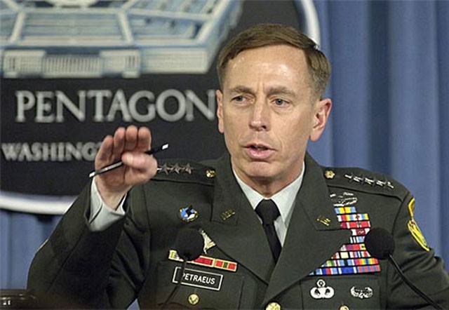 Giám đốc CIA David Petraeus từ chức vì ngoại tình Giám đốc CIA David Petraeus từ chức vì ngoại tình
