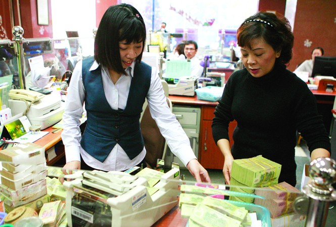 Cao, thấp thưởng Tết ngân hàng Thưởng tết cùa ngành ngân hàng luôn thu hút sự quan tâm của khách hàng. Ảnh:Hồng Vĩnh