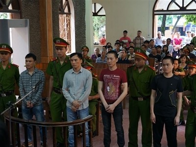 Buôn bán 78 bánh heroin, ba bị cáo nhận án tử Các bị cáo tại tòa