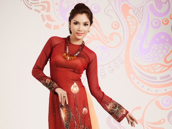 Áo dài hoa sen nền nã cho dịp lễ hội cuối năm Áo dài hoa sen nền nã cho dịp lễ hội cuối năm