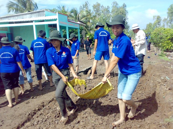 Hè tình nguyện: Về nơi gian khó Sinh viên trong chiến dịch hè tình nguyện