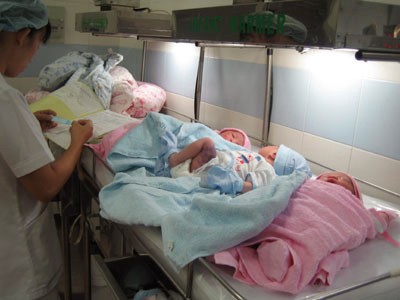 Cựu nhân viên hộ lý bán trẻ sơ sinh Cựu nhân viên hộ lý bán trẻ sơ sinh