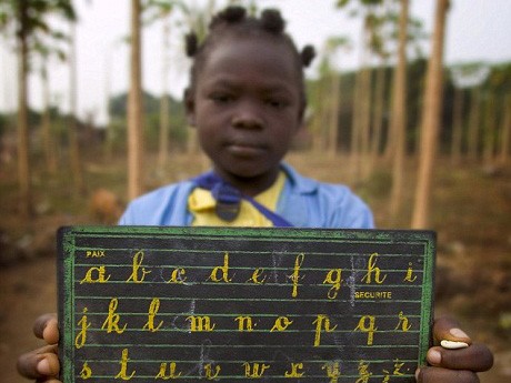 Man rợ hủ tục Man rợ hủ tục "là ngực" phụ nữ ở Cameroon