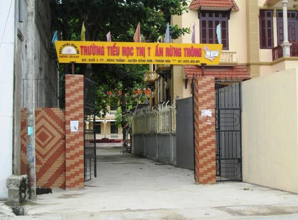“Ép” học sinh đóng tiền: Trường trả lại tiền cho phụ huynh “Ép” học sinh đóng tiền: Trường trả lại tiền cho phụ huynh