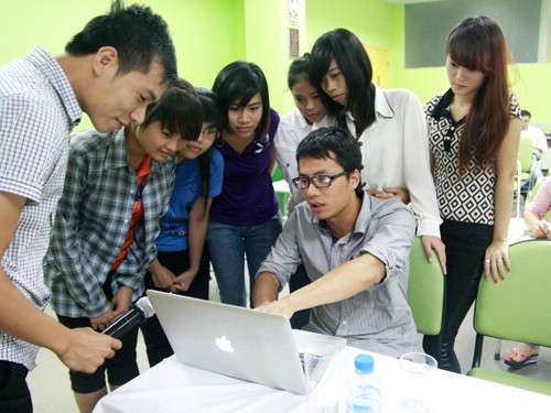 Triển khai Quỹ học bổng nữ sinh CNTT Triển khai Quỹ học bổng nữ sinh CNTT