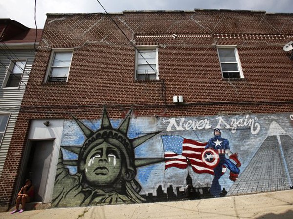 Tác dụng phụ Một bức tranh tường về vụ 11-9 ở thành phố New York. Ảnh: Reuters