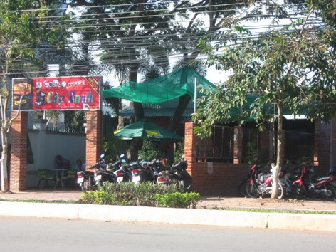 Thu hồi đất của dân cho người nhà quan chức mở quán Thu hồi đất của dân cho người nhà quan chức mở quán