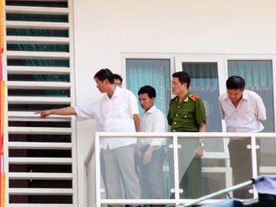 Thực nghiệm việc đột nhập tiệm vàng Ngọc Bích Thực nghiệm việc đột nhập tiệm vàng Ngọc Bích