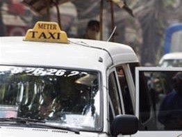 Trói lái xe taxi bỏ ở nghĩa địa, cướp tài sản Trói lái xe taxi bỏ ở nghĩa địa, cướp tài sản