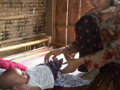 Ông 76 làm cháu vợ 14 tuổi sinh con rồi 'đánh bài chuồn' Ông 76 làm cháu vợ 14 tuổi sinh con rồi 'đánh bài chuồn'