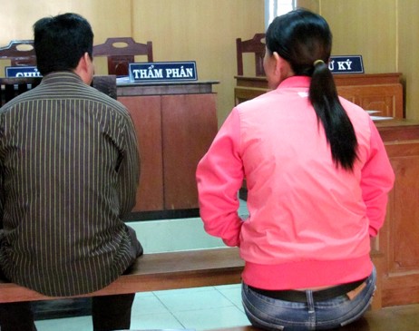 Cô gái chân quê trao 'cái ngàn vàng' rồi đâm chết người yêu Cô gái chân quê trao 'cái ngàn vàng' rồi đâm chết người yêu