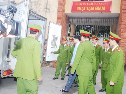 Nỗi ân hận của hoa khôi si tình mang án tử Nỗi ân hận của hoa khôi si tình mang án tử