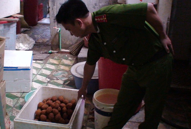 Phát hiện 2 kho trứng không nguồn gốc làm nhân bánh Trung thu Phát hiện 2 kho trứng không nguồn gốc làm nhân bánh Trung thu