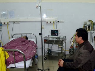 Học sinh bị đâm trọng thương khi đứng chờ xe buýt Học sinh bị đâm trọng thương khi đứng chờ xe buýt