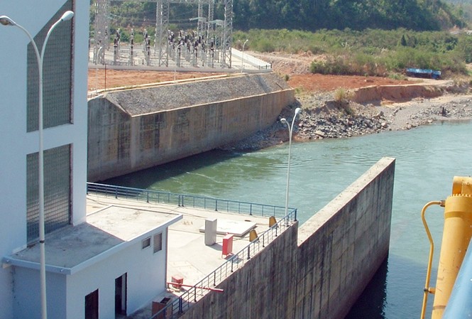 Vì sao hay mất điện Một nhà máy thủy điện nhỏ ở Tây Nguyên