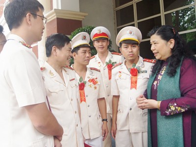 Xây dựng hình ảnh đẹp trong lòng dân Xây dựng hình ảnh đẹp trong lòng dân