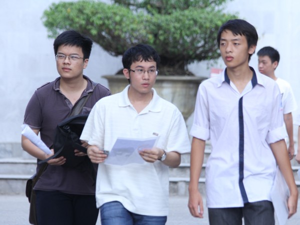 Thí sinh 'thở phào' với môn Hóa, tiếng Anh Thí sinh 'thở phào' với môn Hóa, tiếng Anh