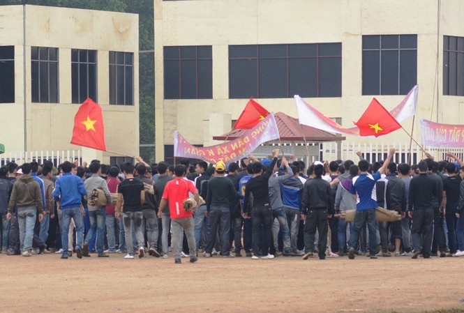 Xem cảnh sát trấn áp biểu tình, tiêu diệt cướp có vũ trang Xem cảnh sát trấn áp biểu tình, tiêu diệt cướp có vũ trang