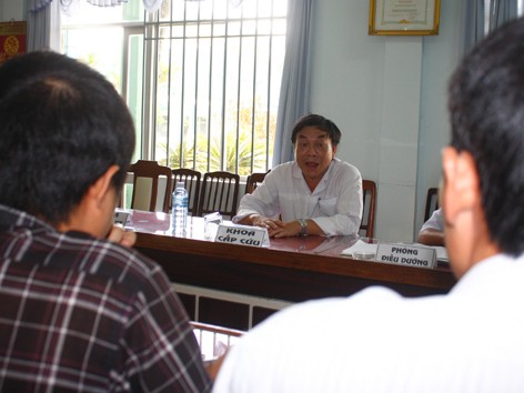 Cảnh cáo bác sĩ vụ suýt chôn sống trẻ sơ sinh Cảnh cáo bác sĩ vụ suýt chôn sống trẻ sơ sinh