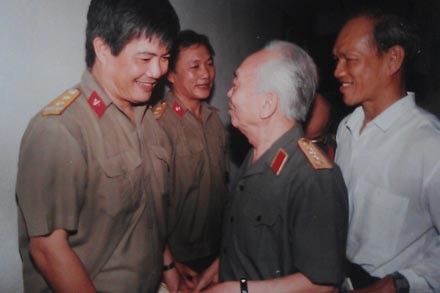 Tình yêu bóng đá của Đại tướng Võ Nguyên Giáp Tình yêu bóng đá của Đại tướng Võ Nguyên Giáp