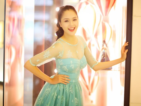 Á hậu Hoàng Anh đẹp trong sáng, gợi cảm Á hậu Hoàng Anh đẹp trong sáng, gợi cảm