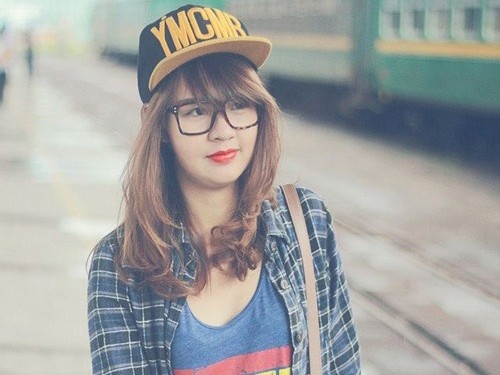 Nữ sinh xinh đẹp làm trợ lý người nổi tiếng Nữ sinh xinh đẹp làm trợ lý người nổi tiếng