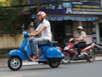 Những thói quen xấu khi điều khiển xe máy (PI) Những thói quen xấu khi điều khiển xe máy (PI)
