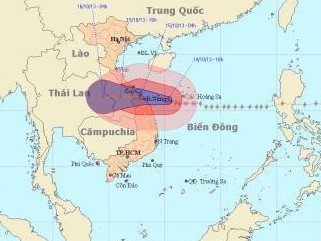 Bão số 11 áp sát bờ biển Quảng Trị - Quảng Ngãi Bão số 11 áp sát bờ biển Quảng Trị - Quảng Ngãi