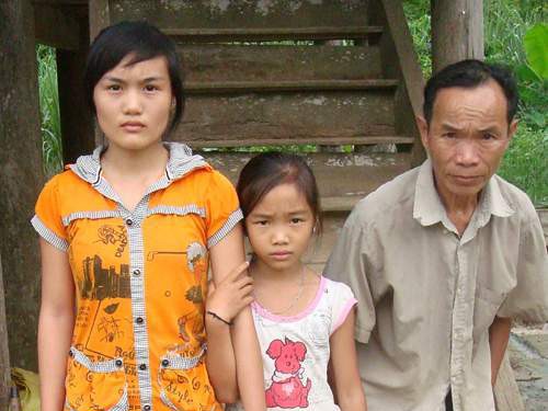 Khốn khó hai chị em mồ côi Khốn khó hai chị em mồ côi