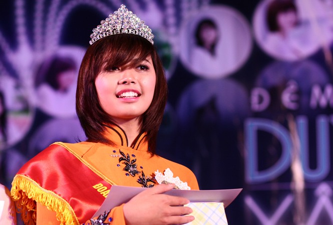 Thanh Hằng đoạt Hoa khôi Xây dựng Thanh Hằng đoạt Hoa khôi Xây dựng