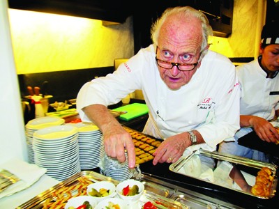 Vua bếp Michel Roux: Ẩm thực là cuộc đời Vua bếp Michel Roux: Ẩm thực là cuộc đời
