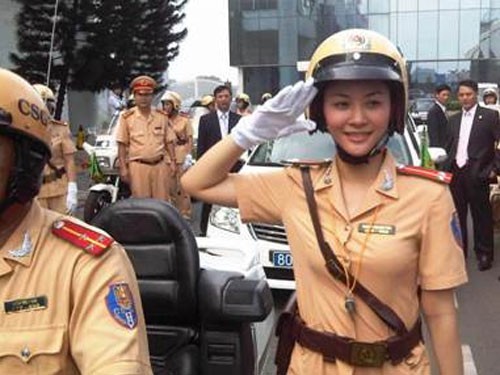 Nữ CSGT Sài Gòn, Thanh Hoá 'tác chiến' Nữ CSGT Sài Gòn, Thanh Hoá 'tác chiến'