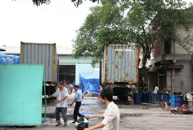 Cháy xí nghiệp gỗ, người dân tháo chạy Cháy xí nghiệp gỗ, người dân tháo chạy