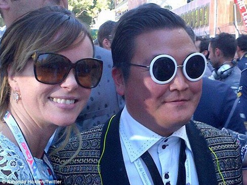 'Psy giả' tiếp tục lừa đảo sau khi bị đuổi khỏi Cannes 'Psy giả' tiếp tục lừa đảo sau khi bị đuổi khỏi Cannes