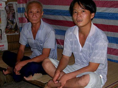 Gia đình ba đời chỉ có một ngón tay Gia đình ba đời chỉ có một ngón tay