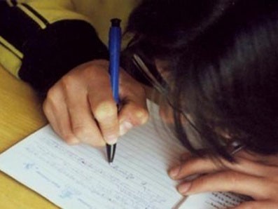 Bị ép học, nam sinh sai côn đồ giết cha và chị gái Bị ép học, nam sinh sai côn đồ giết cha và chị gái