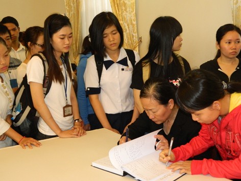 Lay động hàng triệu trái tim Lay động hàng triệu trái tim