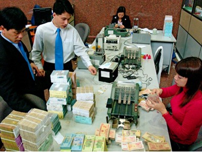Từng bước giảm lãi suất Từng bước giảm lãi suất